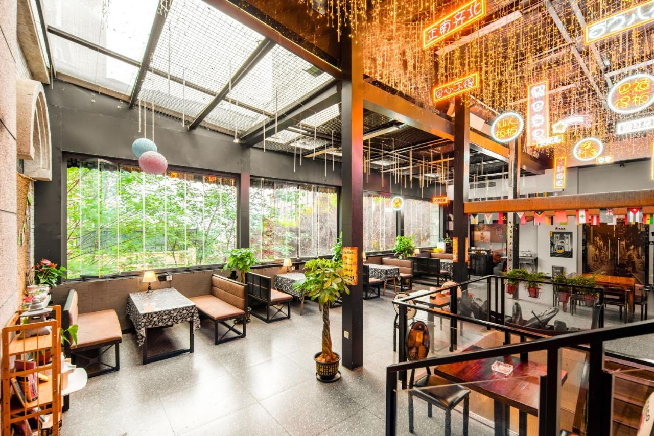 Riverside International Youth Hostel阅江老院青年旅舍 تشونغتشينغ المظهر الخارجي الصورة